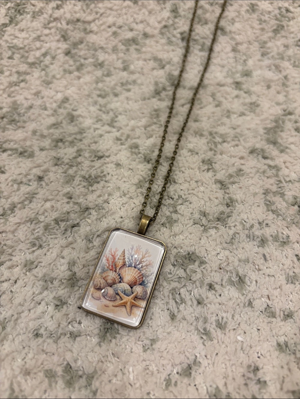 Beach Seashell Glass Cabachon Pendant Necklace in Antiqued Brass NWT 20-22”